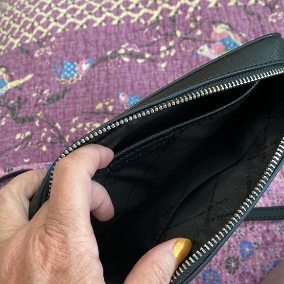 Michael Kors Jet set cross body bag - Picture 7 of 9